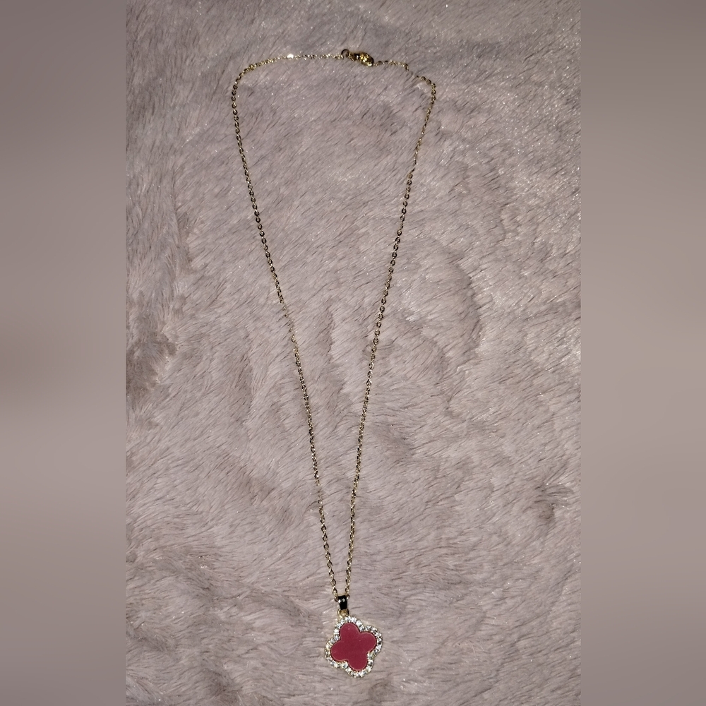 Elegant Clover Necklace Set